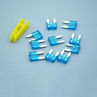 Trung Quốc H220 H230 H3 H320 H330 V3 V5 V7 cầu chì ô tô gạt nước bật lửa chèn vỏ cầu chì dây cầu chì