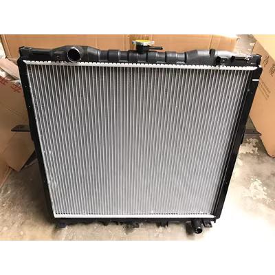 Huanghai Banner Sheng F1 Water Tank Banner 09 Water Tank Rebel làm mát bể nước Huanghai ô tô nước đặc biệt két nước lớn