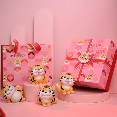 Hoạt hình dễ thương hổ đồ trang trí ô tô linh vật trang trí nội thất ô tô văn phòng để bàn quà tặng Năm Mới thảm taplo xe tải