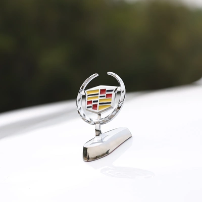 Xe Cadillac thu giữ nắp SRX ATSL XTS tiêu chuẩn, mặt trước của nhãn dán sửa đổi kim loại hợp kim kẽm kẽm dán nội thất ô tô dán xe ô tô