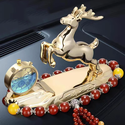 Trên đường đi, một chiếc xe vuốt tự động LU Percele nước hoa cài cửa gió ô tô lọ đựng nước hoa ô tô