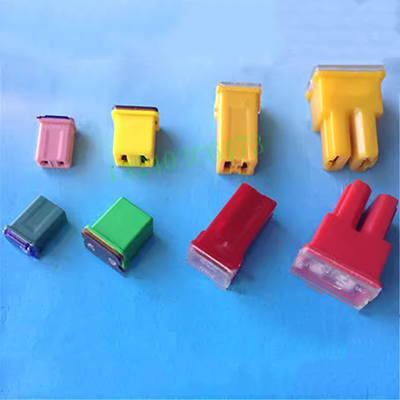 cầu chì 20a Cầu chì ô tô hình chữ nhật hình vuông nhỏ hộp cầu chì pin bên trong 20A 30A 40A 50A 60A fco 24kv cầu chi